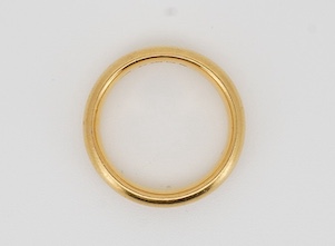 A George V 22ct gold wedding band, hallmarked for Birmingham, 1925, size M, 9 grams. Condition - good